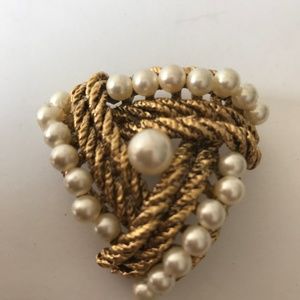 ST JOHN GOLD TONE PIN FAUX PEARLS ROPED METAL